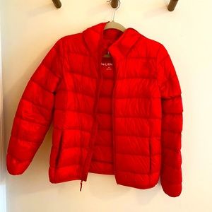 Aritzia TNA the little puff. Red. M